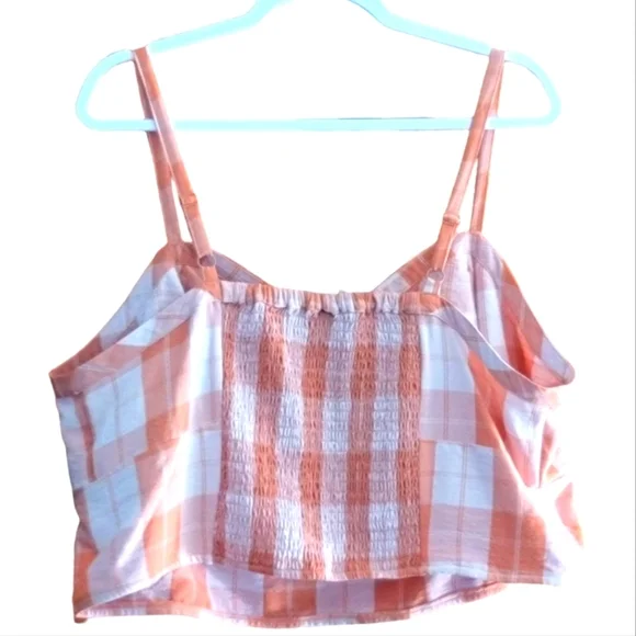 🌻 TORRID - 2X Peach 🍑 & White Halter Crop Top - Picture 2 of 7